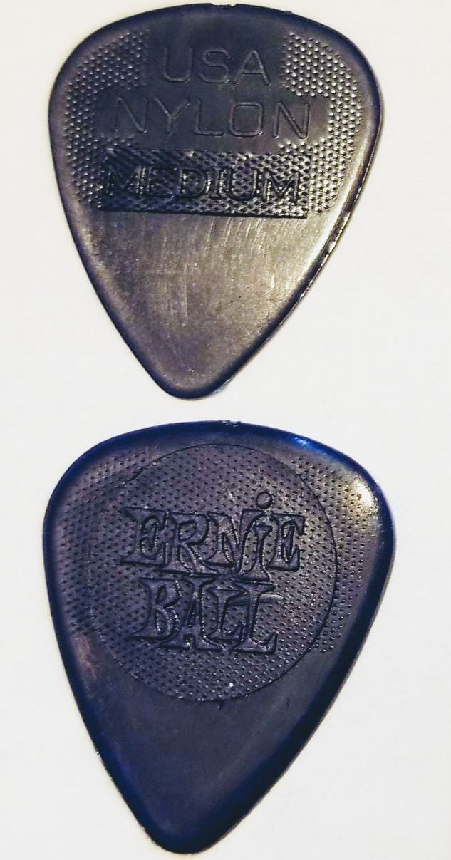 Ernie Ball Medium, Dark Blue, drop shape guitar's plectrum (pc) - Click Image to Close