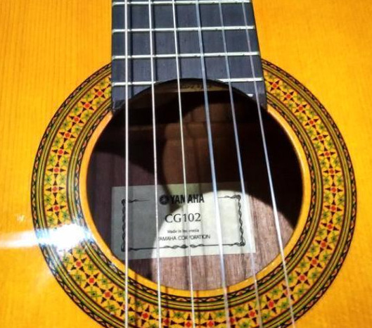 Guitarra Clásica Yamaha tapa laminada de abeto (pz) - Haga click en la imagen para cerrar