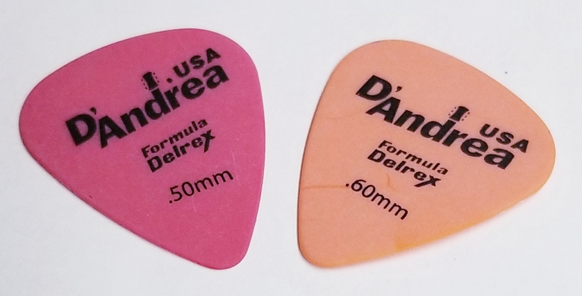 D´Andrea Plectrum – imported, thin- assorted colors