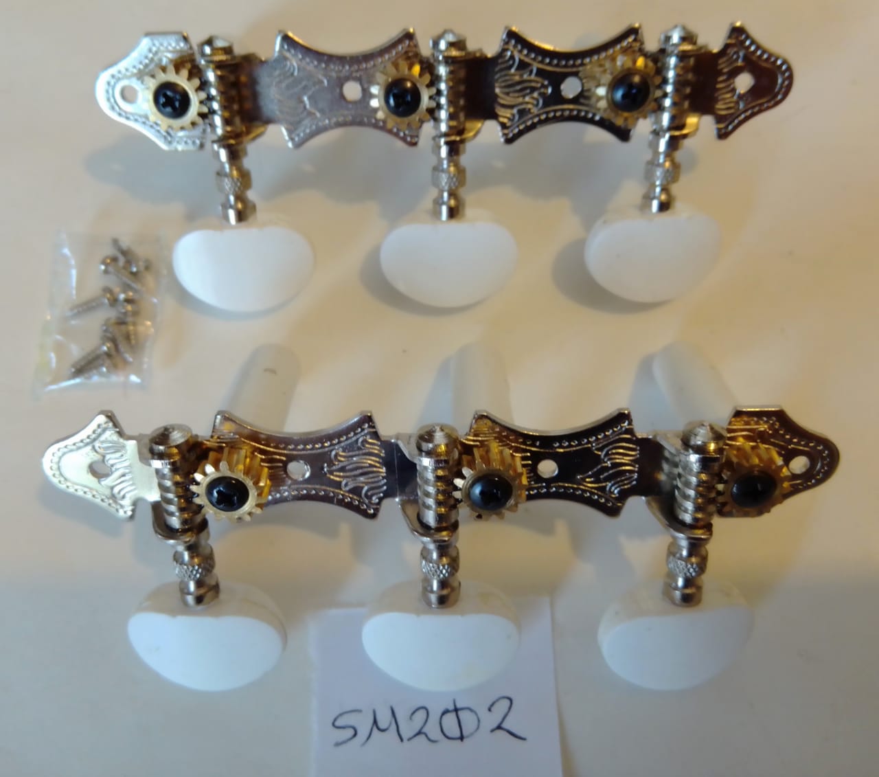 Machine heads for guitars, plastic bolt, nickel plated, no lyre