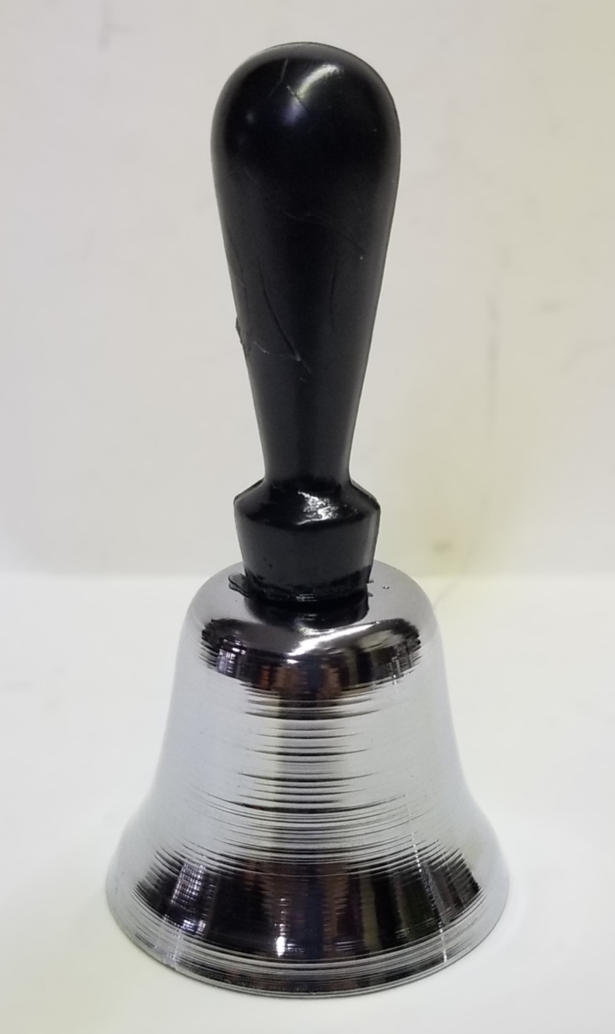 (imagen para) CAMPANA CROMADA MANGO PLÁSTICO BUEN TIMBRE MEDIANA