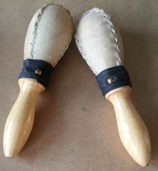 (imagen para) MARACAS de PIEL 3 GAJOS INFANTIL para expertos18cm (par)