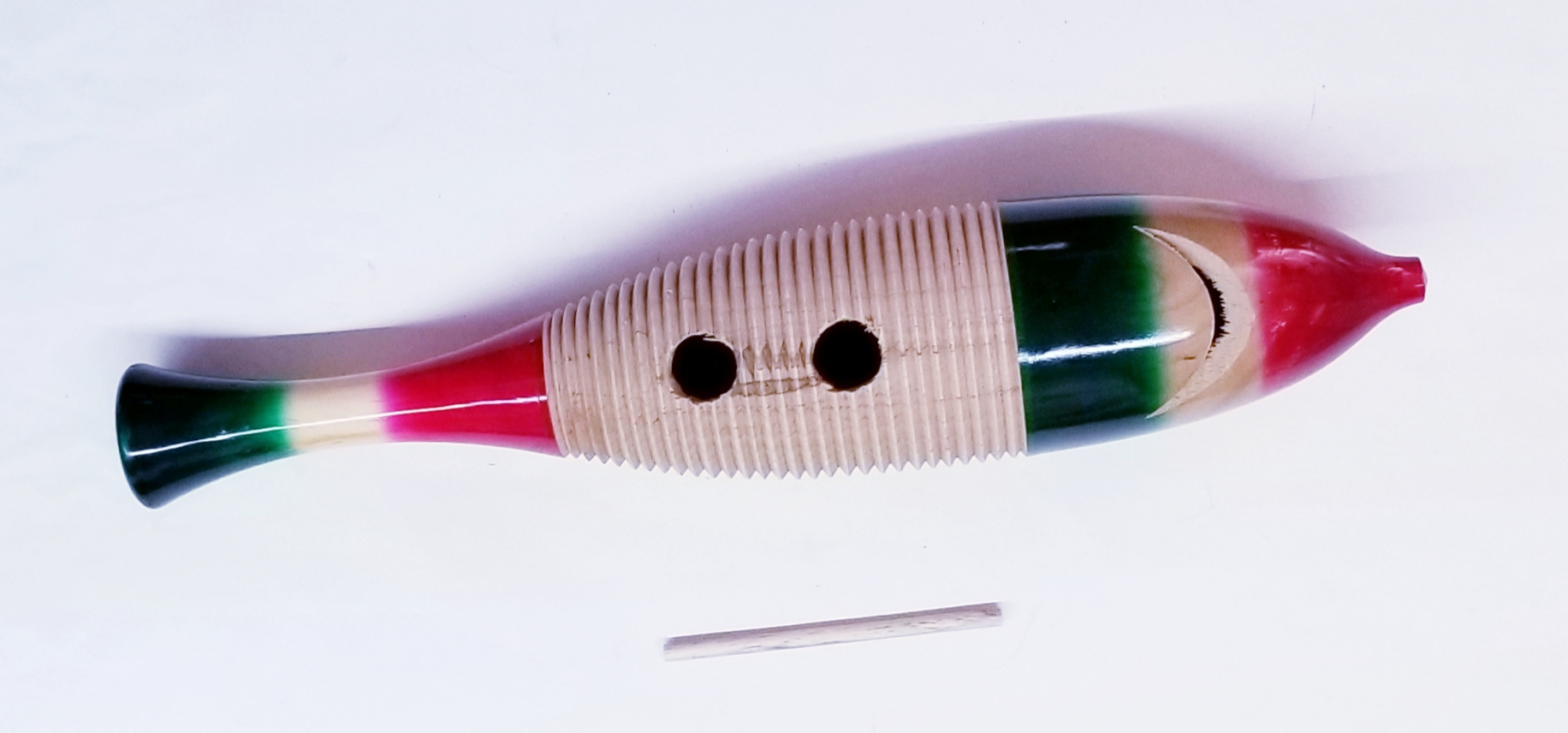 (imagen para) GÜIRO MADERA TORNEADO TIPO PESCADO MADROÑO GRANDE (con rascador