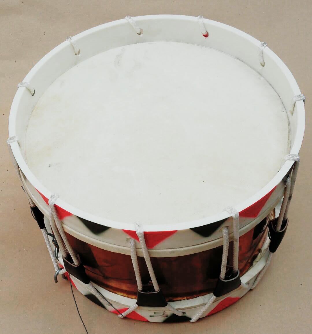 (image for) Band Drum 13” brass, w/ drumsticks