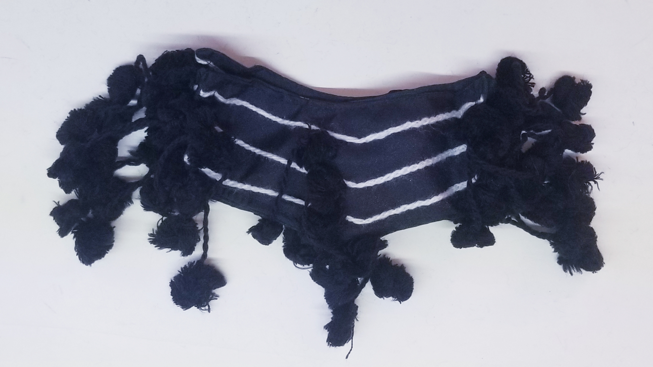 (imagen para) GOLPES (BORDADOS Con BORLAS) negro con filo blanco (jgo)