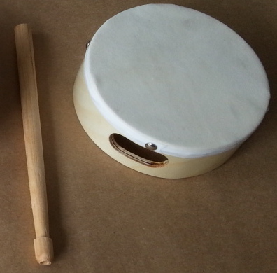 (imagen para) PANDERETA MADERA CON PIEL CIRCULAR PARA DANZA, UNA BAQUETA, 5"