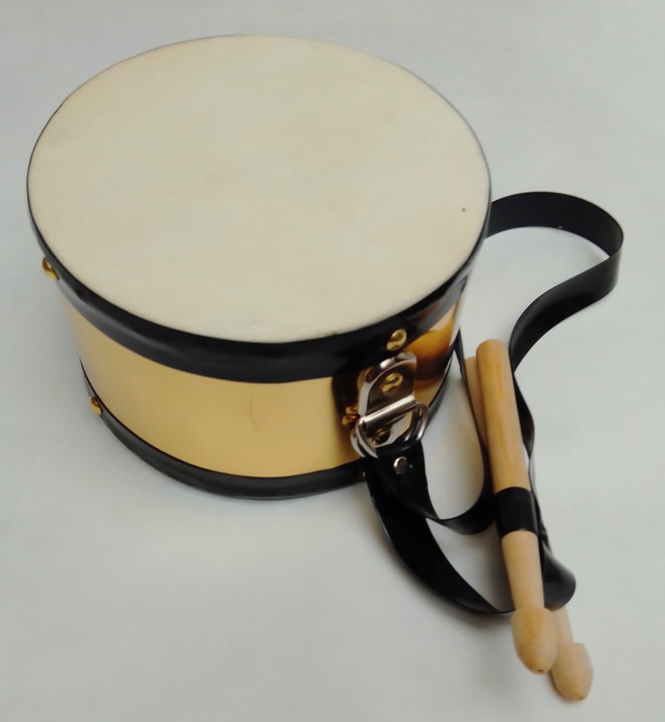 (imagen para) MINI TAMBORA 2 PIELES PORTACAJA PLÁST BAQUET INF DORAD 6X3.5" pz