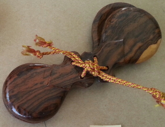 (imagen para) CASTAÑUELAS MADERAS TROPICALES MEDIANA 8 CM aprox