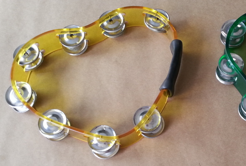 (imagen para) panderos acrilico CORAZON 2 filas sonajas colores 9X7.5"