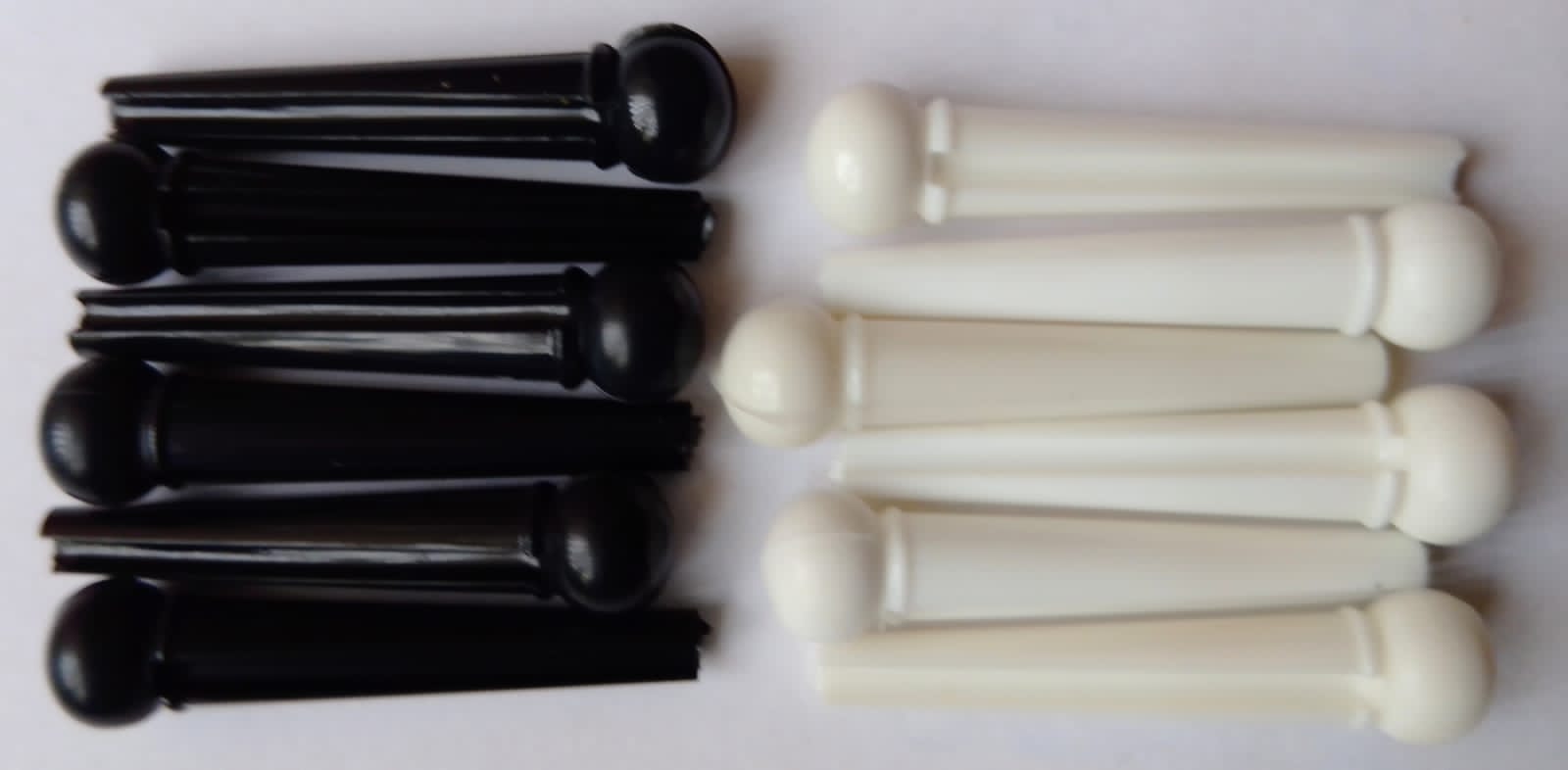 (imagen para) Botón clavija p/puente guit country/texana Plást/bco ngo 6pz jgo