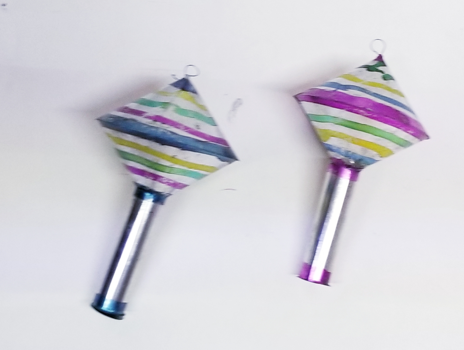 (imagen para) MARACAS SONAJA METÁLICA FOLKLÓRICA (PZ)