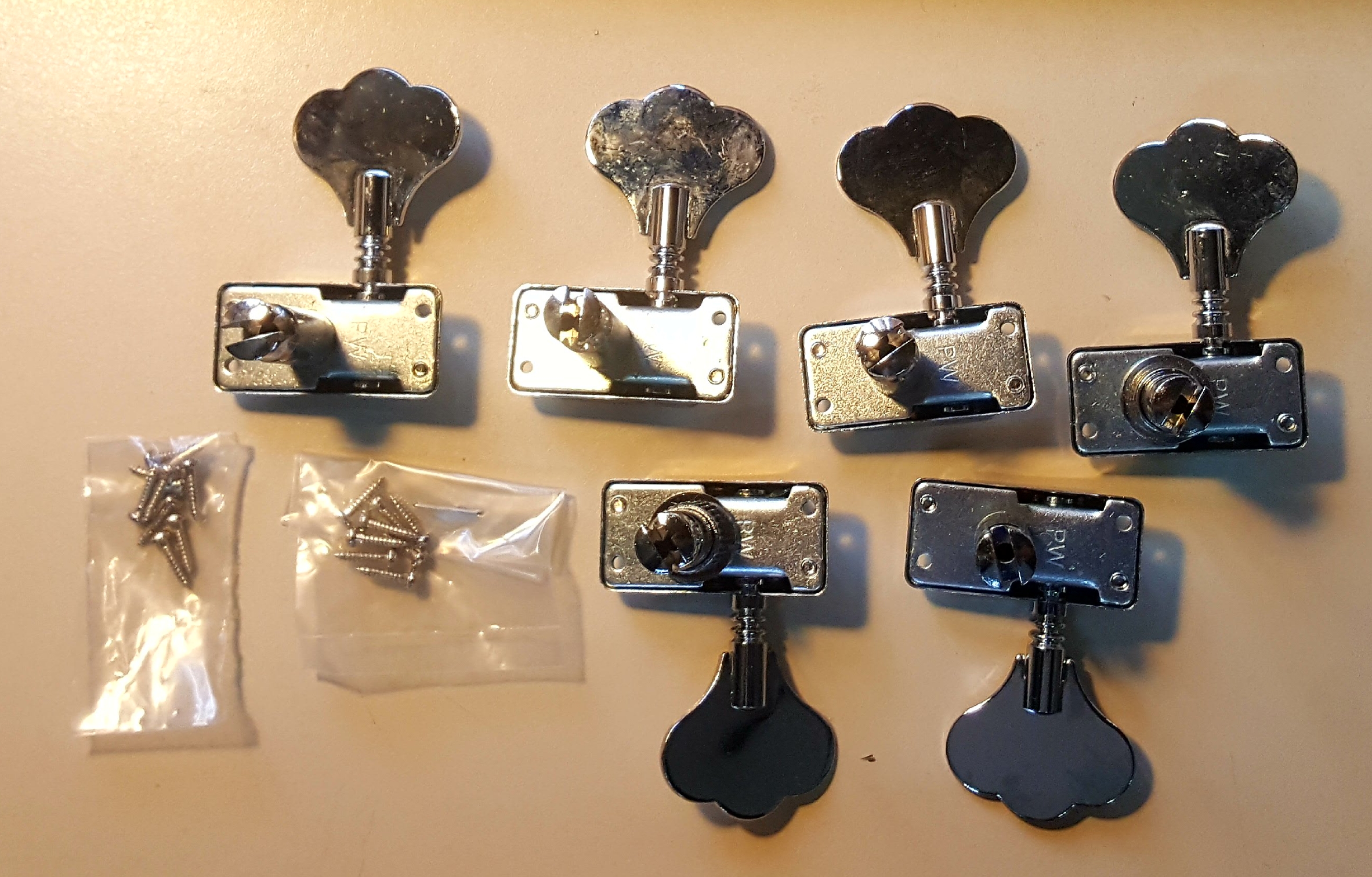 (imagen para) MAQUINARIA GUITARRON o bajo eléctrico 3 clavijas izquierdas y 3