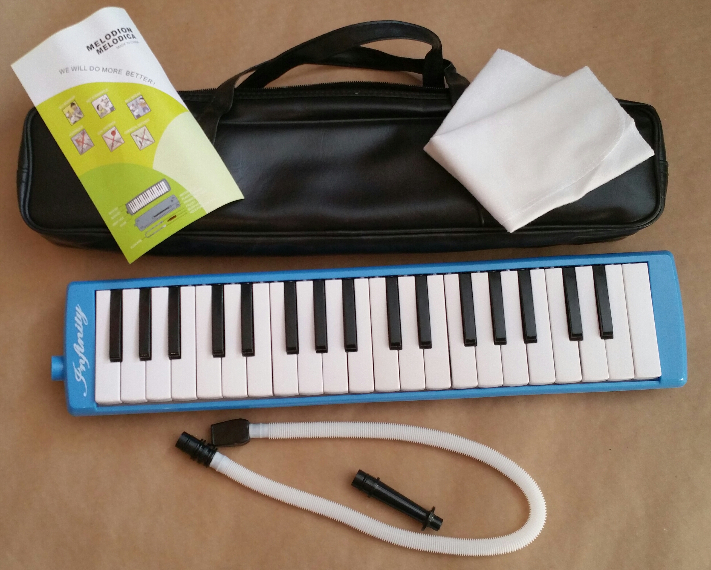 (imagen para) MELODICA de ALIENTO 37 TECLAS (juego)