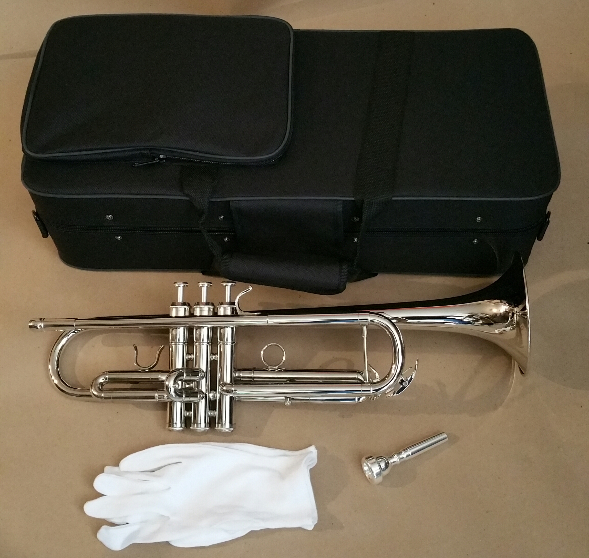 (imagen para) Trompeta niquelada infinity con estuche, guantes y boquilla (jg)