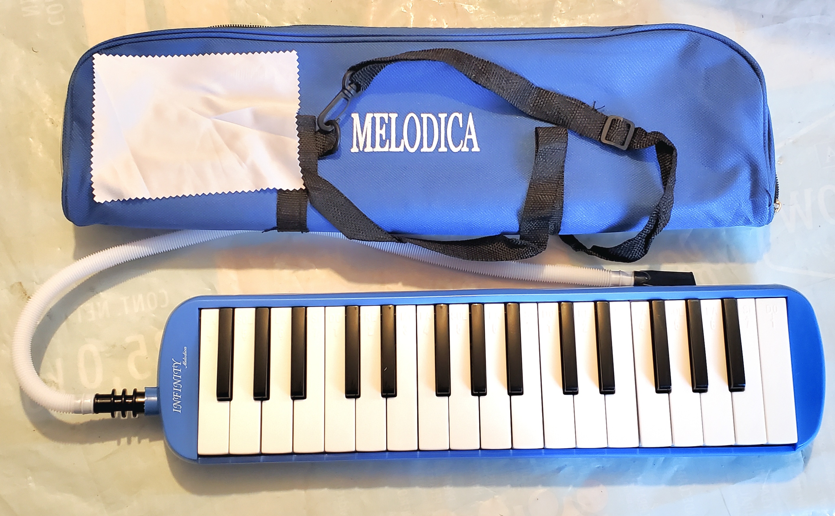 (imagen para) MELODICA de ALIENTO infinity 32 TECLAS (juego)